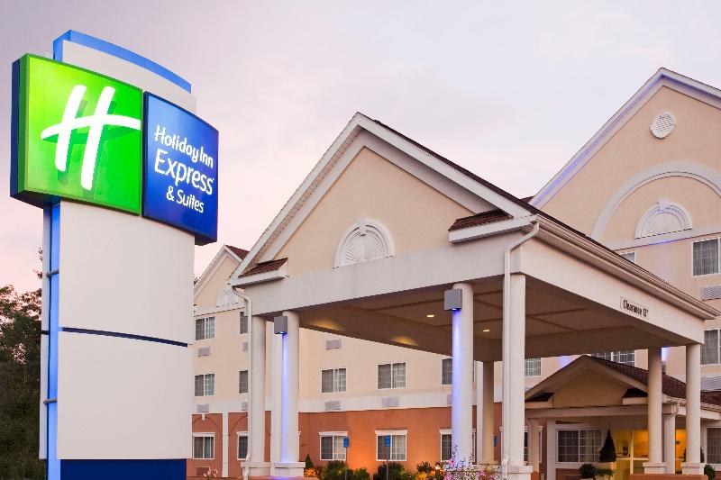 Holiday Inn Express and Suites Boston Marlboro