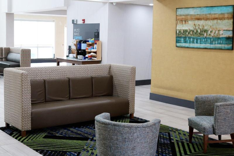 Holiday Inn Express and Suites Columbia Fort Jacks