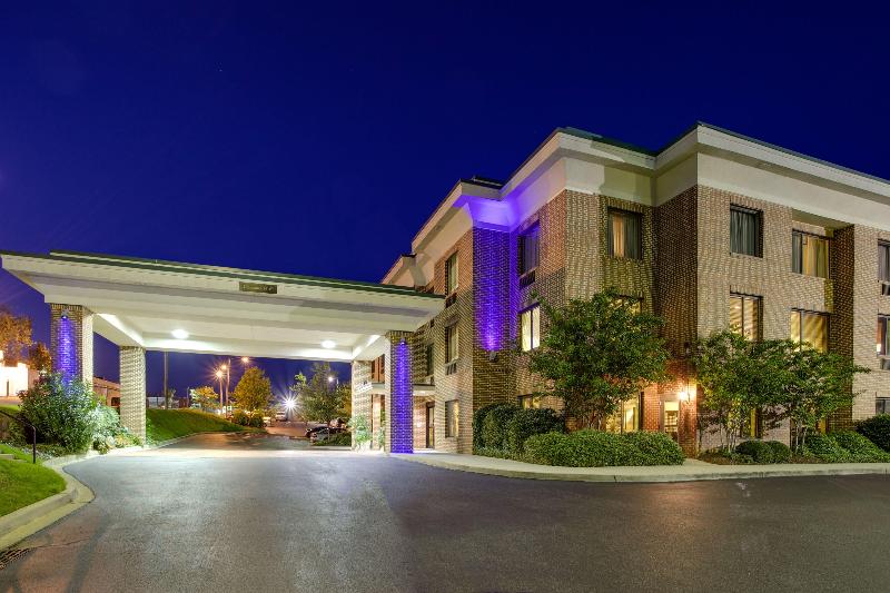Holiday Inn Express and Suites Columbia I 20 at Cl