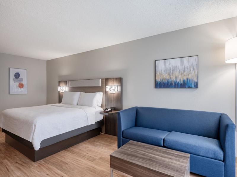 Holiday Inn Express Suites ColumbiaI20 Clemson Rd image