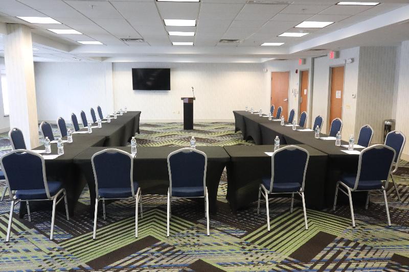 Holiday Inn Express Chicago NorthWaukeganGurnee image