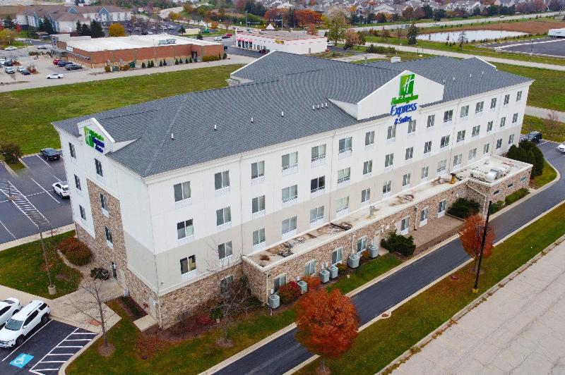 Holiday Inn Express Chicago NorthWaukeganGurnee image