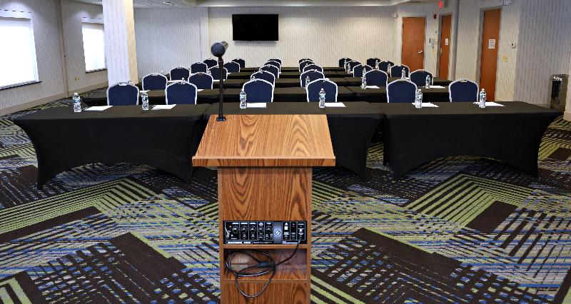 Holiday Inn Express Chicago NorthWaukeganGurnee image