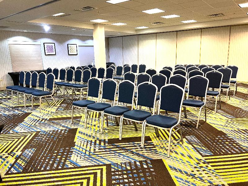 Holiday Inn Express Chicago NorthWaukeganGurnee image