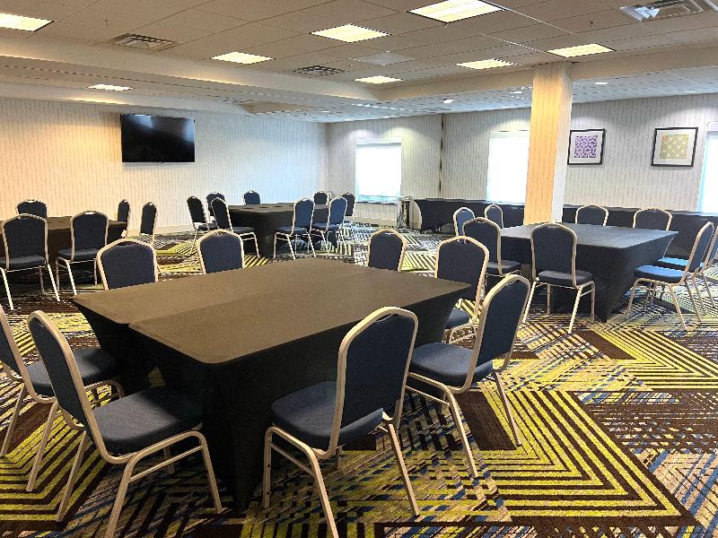 Holiday Inn Express Chicago NorthWaukeganGurnee image
