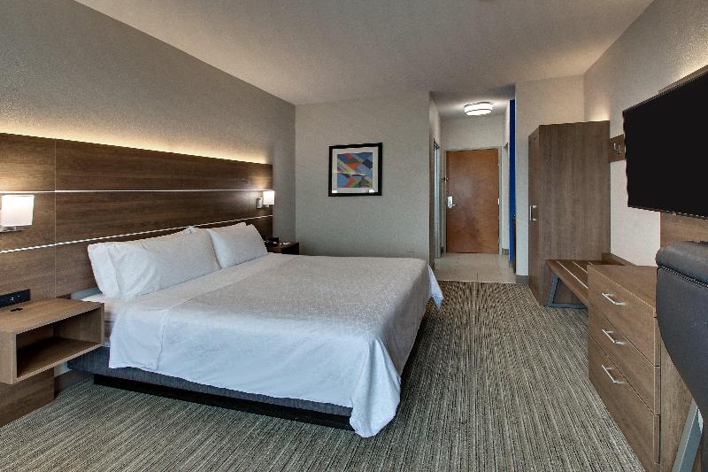Holiday Inn Express Chicago NorthWaukeganGurnee image