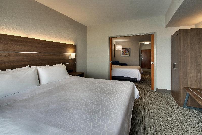 Holiday Inn Express Chicago NorthWaukeganGurnee image