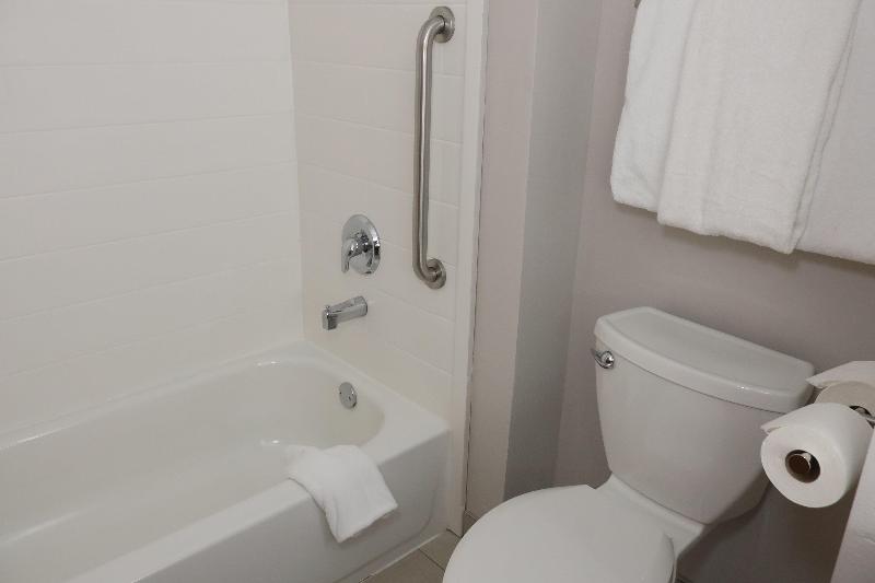 Holiday Inn Express Chicago NorthWaukeganGurnee image