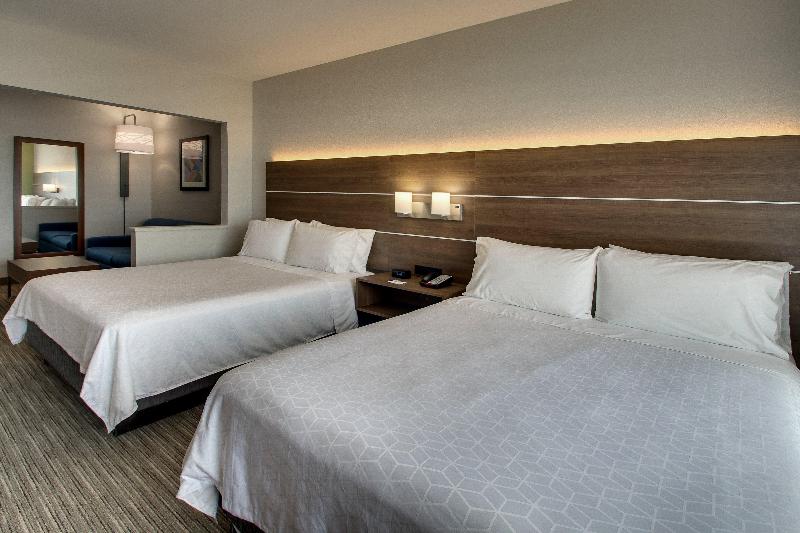 Holiday Inn Express Chicago NorthWaukeganGurnee image