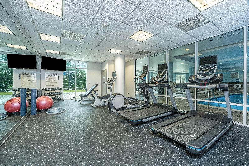 Holiday Inn Express and Suites Charleston Arpt Con image