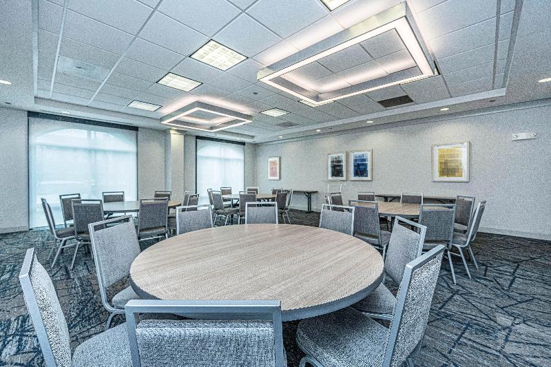 Holiday Inn Express and Suites Charleston Arpt Con image