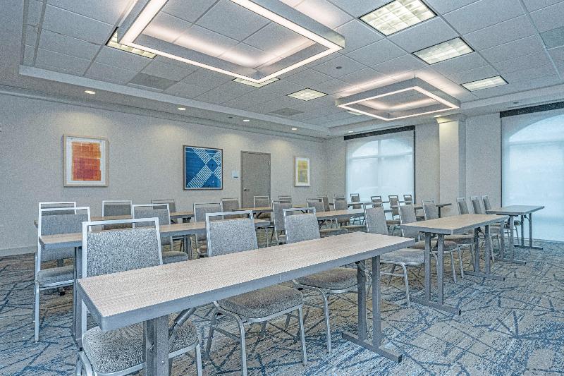 Holiday Inn Express and Suites Charleston Arpt Con image