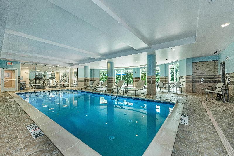Holiday Inn Express and Suites Charleston Arpt Con image