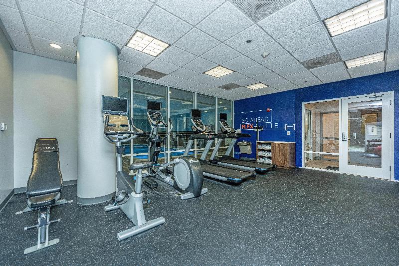 Holiday Inn Express and Suites Charleston Arpt Con image