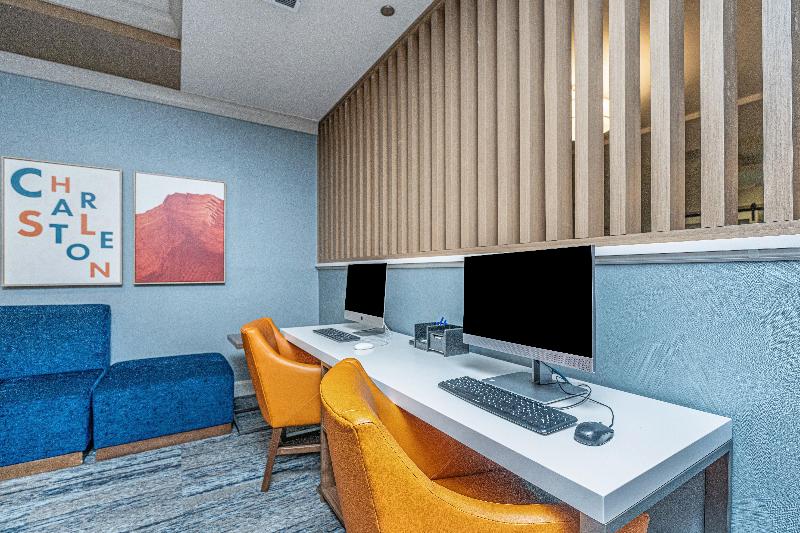 Holiday Inn Express and Suites Charleston Arpt Con image