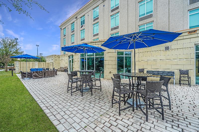 Holiday Inn Express and Suites Charleston Arpt Con image