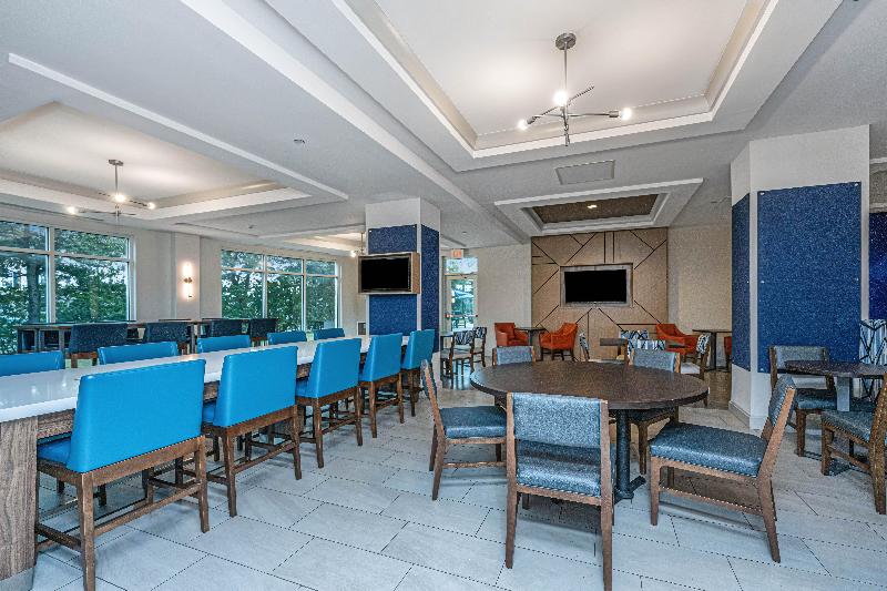 Holiday Inn Express and Suites Charleston Arpt Con image