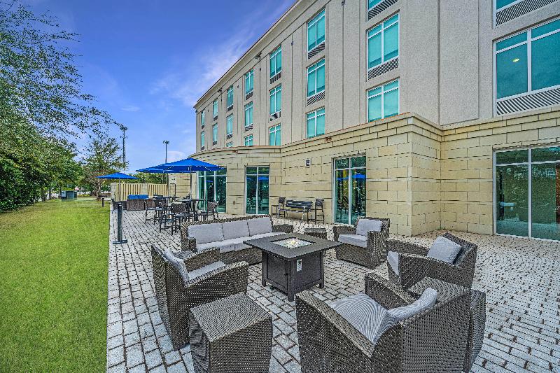 Holiday Inn Express and Suites Charleston Arpt Con image
