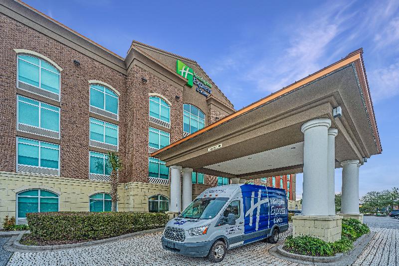 Holiday Inn Express and Suites Charleston Arpt Con image