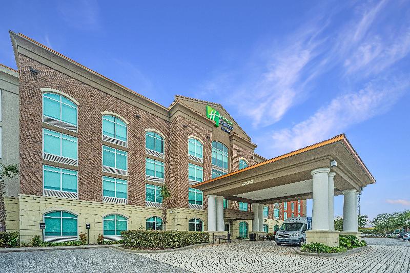 Holiday Inn Express and Suites Charleston Arpt Con image