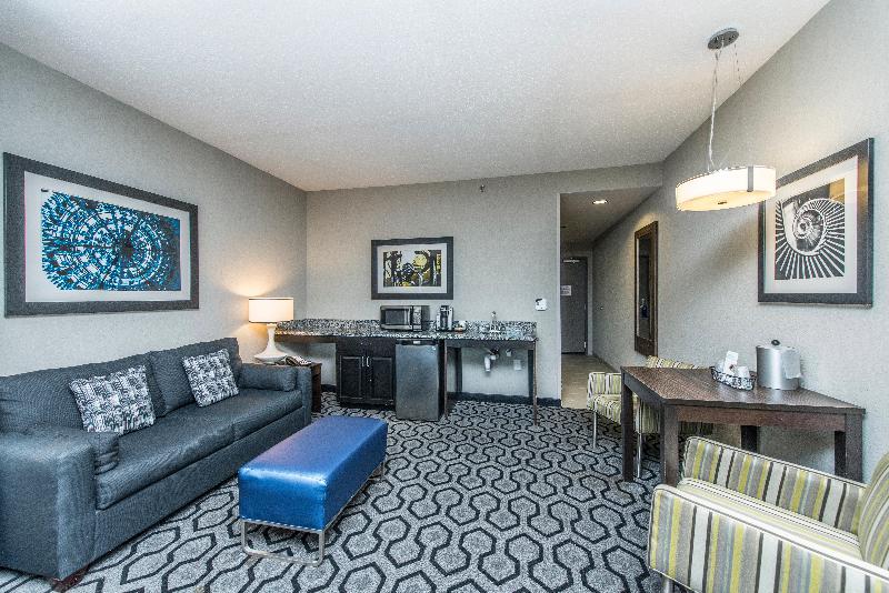 Holiday Inn Express and Suites Charleston Arpt Con image
