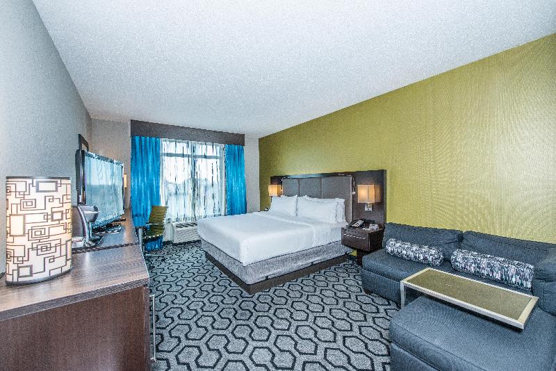 Holiday Inn Express and Suites Charleston Arpt Con image