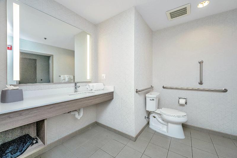 Holiday Inn Express and Suites Charleston Arpt Con image