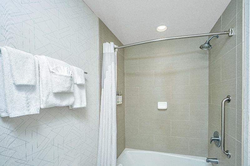 Holiday Inn Express and Suites Charleston Arpt Con image
