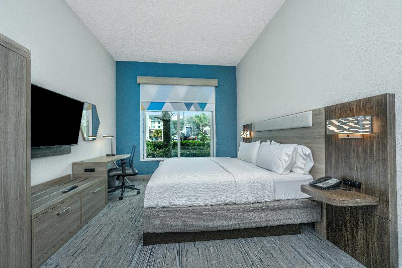 Holiday Inn Express and Suites Charleston Arpt Con image