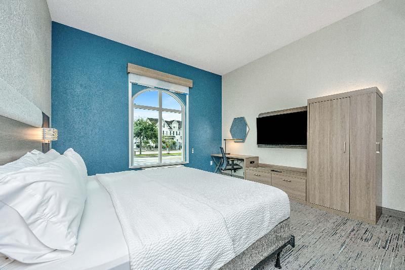 Holiday Inn Express and Suites Charleston Arpt Con image