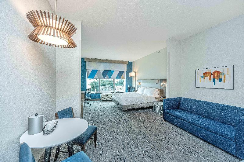 Holiday Inn Express and Suites Charleston Arpt Con image