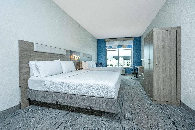 Holiday Inn Express and Suites Charleston Arpt Con image