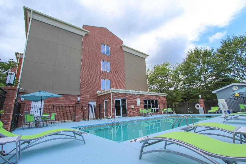 Holiday Inn Express and Suites Charleston North