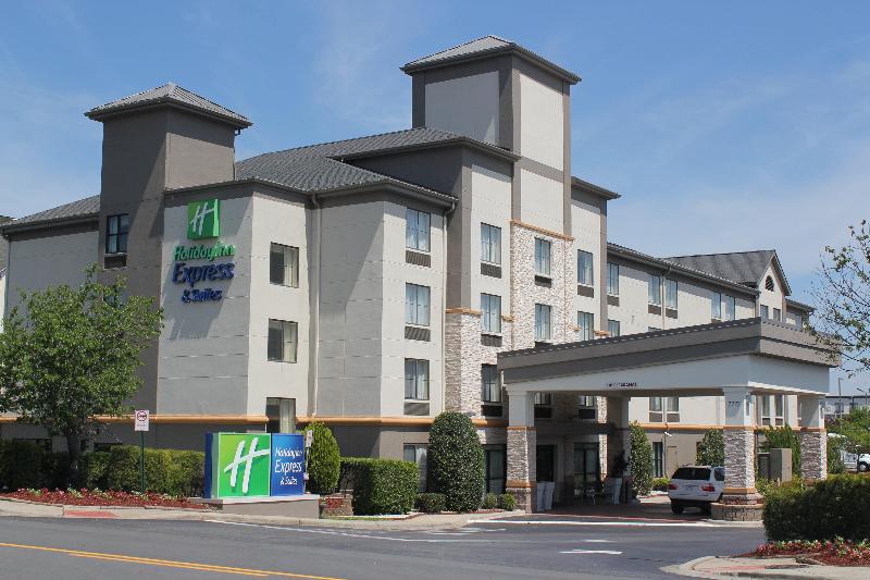 Holiday Inn Express and Suites Charlotte Concord I