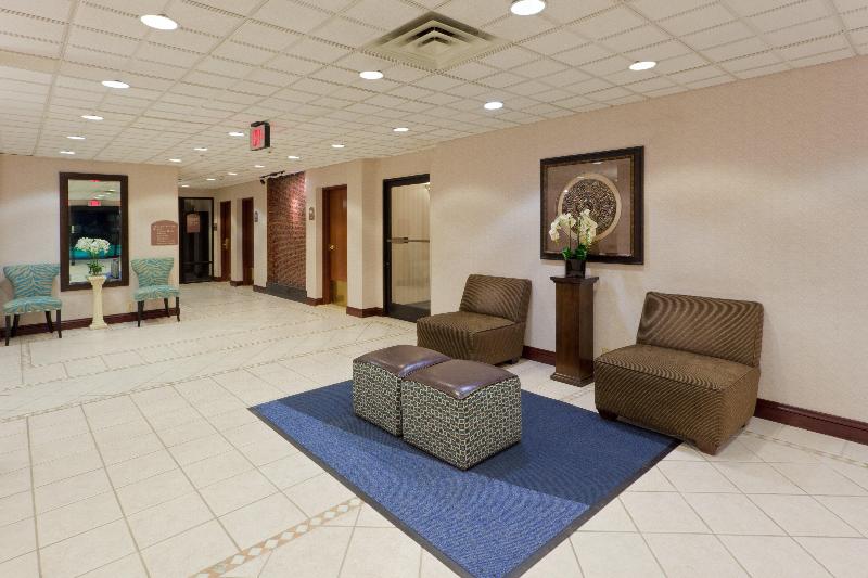 Holiday Inn Express and Suites Charleston Southrid