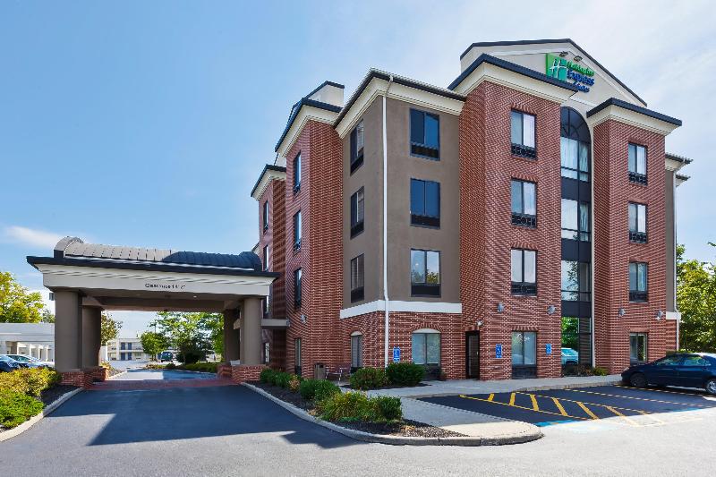 Holiday Inn Express and Suites Cleveland Richfield