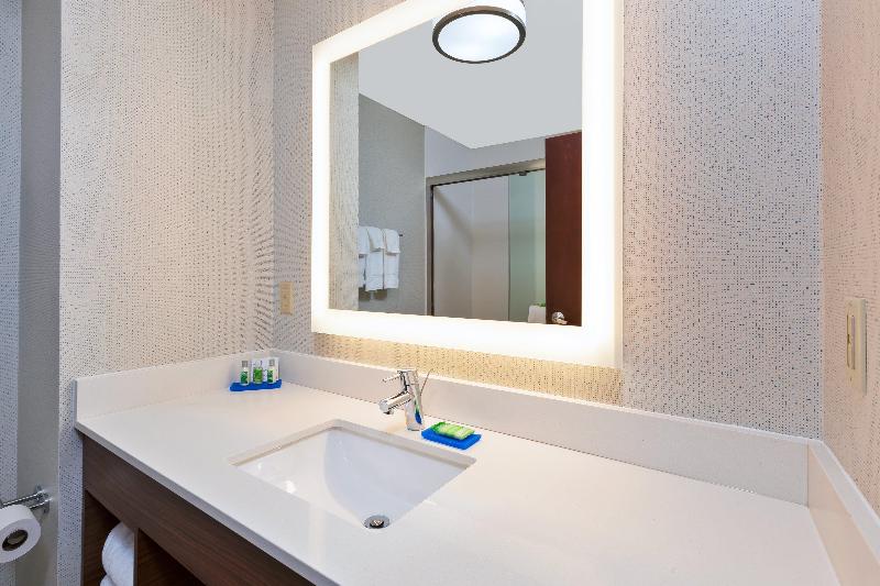 Holiday Inn Express and Suites Cleveland Richfield photo 19