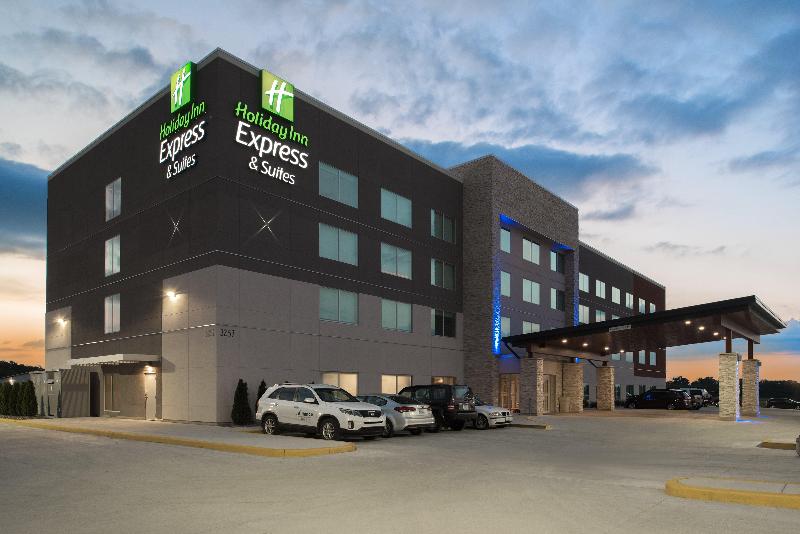 Holiday Inn Express and Suites Kingdom City