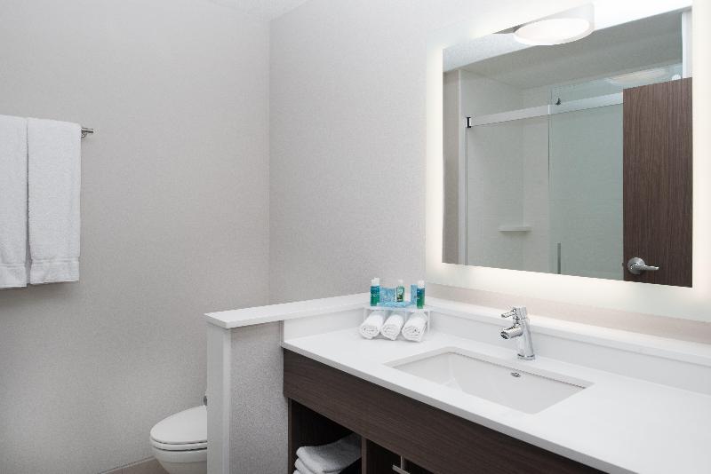 Holiday Inn Express & Suites Kingdom City By IHG photo 20