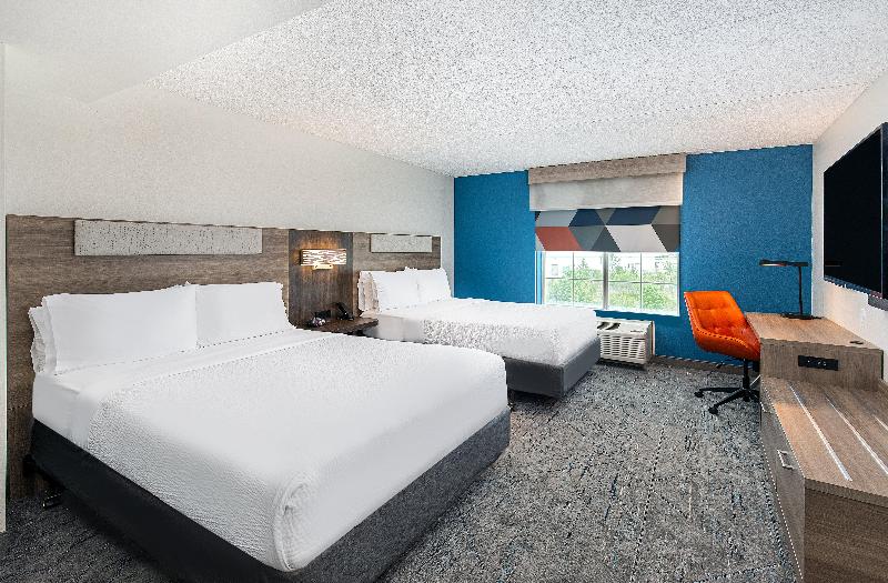 Holiday Inn Express and Suites Columbus At Northla photo 22