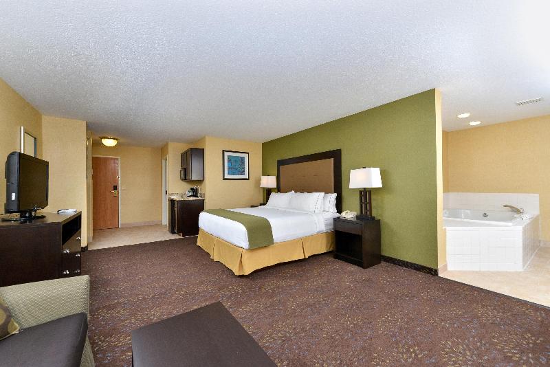 Holiday Inn Express and Suites Charlotte
