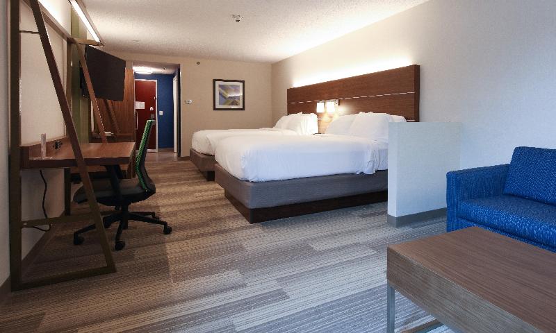 Holiday Inn Express and Suites Cincinnati SE Newpo photo 21