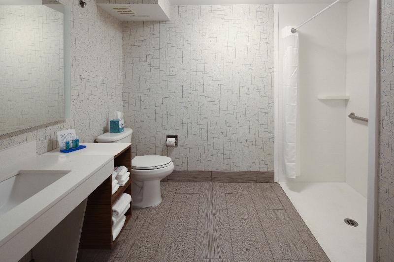Holiday Inn Express and Suites Cincinnati SE Newpo photo 16