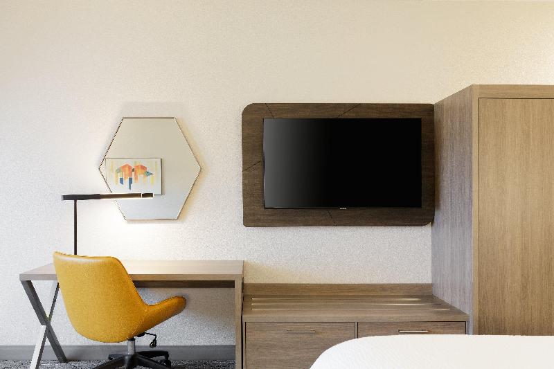Holiday Inn Express and Suites Cincinnati SE Newpo image