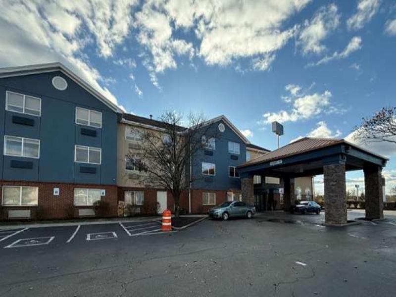 Comfort Inn & Suites Sharonville image