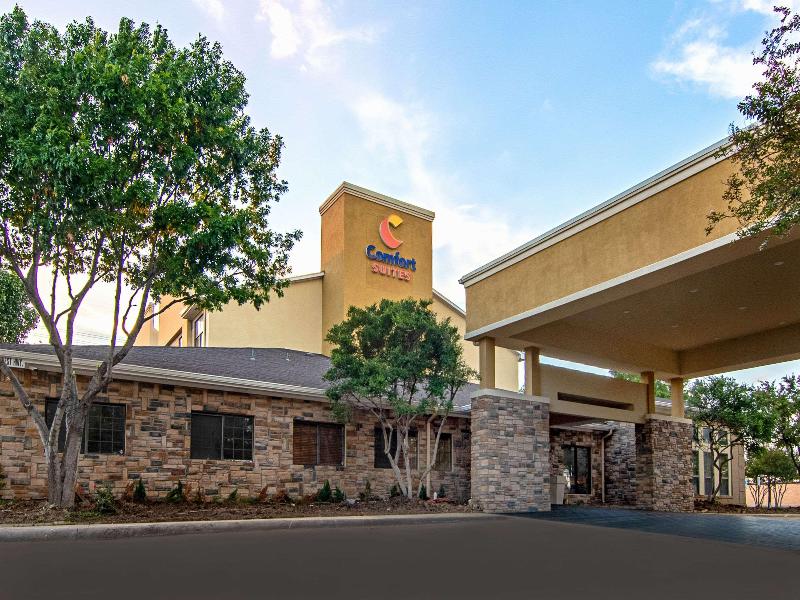 Holiday Inn Express and Suites Dallas Stemmons Fwy — photo 4