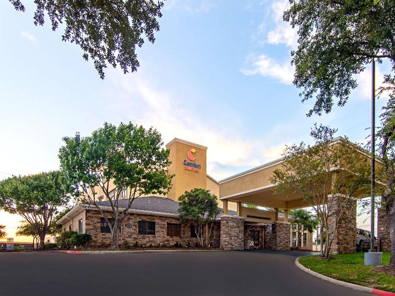 Holiday Inn Express and Suites Dallas Stemmons Fwy — photo 5