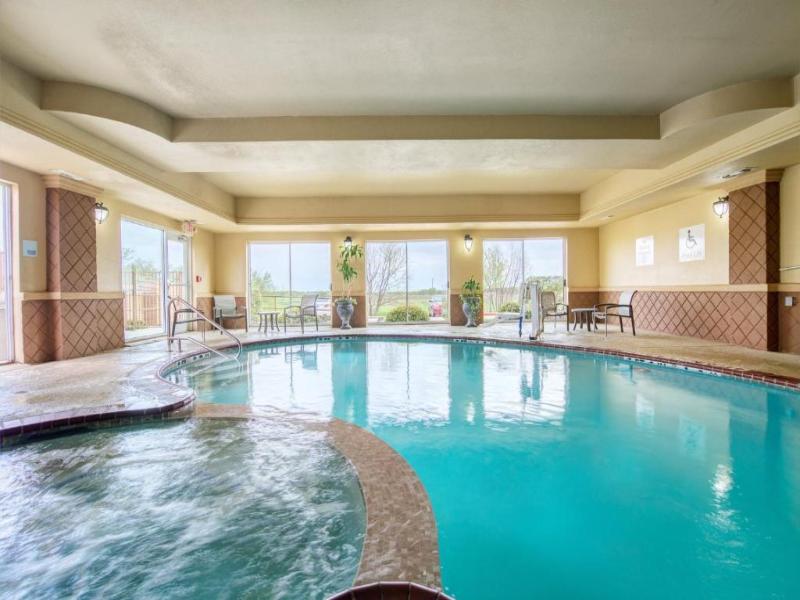 Country Inn & Suites by Radisson, Terrell image