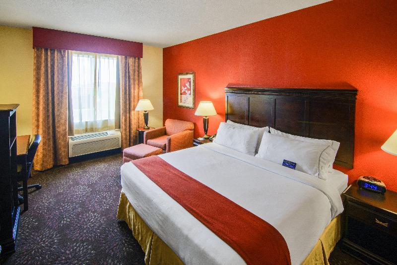 Holiday Inn Express & Suites Terrell By IHG image