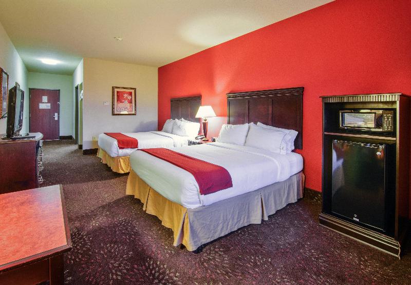 Holiday Inn Express & Suites Terrell By IHG image